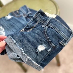 Junior’s Hollister Distressed Dark Wash Shorts 00